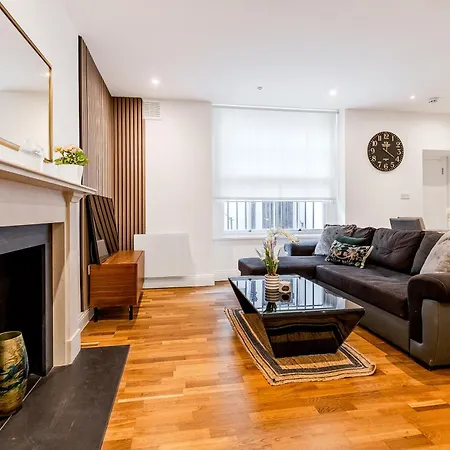 Beautifully Refurbished Studio, Central Location